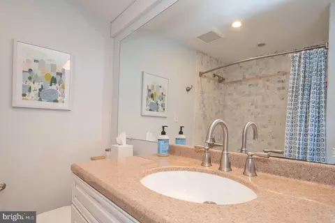Bath - 107 Radnor Rd, Wayne, PA 19087 photo 2 of 5