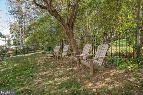 Exterior - 107 Radnor Rd, Wayne, PA 19087 photo 7 of 9