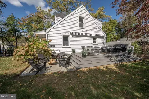 Exterior - 107 Radnor Rd, Wayne, PA 19087 photo 6 of 9