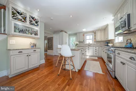 Kitchen - 107 Radnor Rd, Wayne, PA 19087 photo 2 of 2