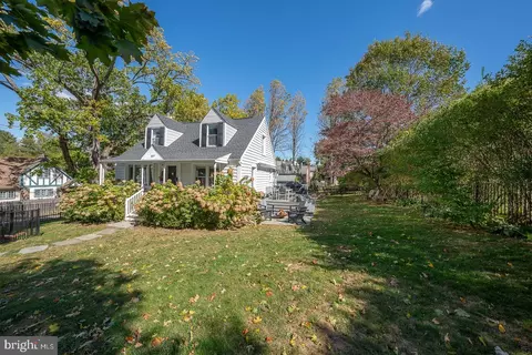 Exterior - 107 Radnor Rd, Wayne, PA 19087 photo 4 of 9