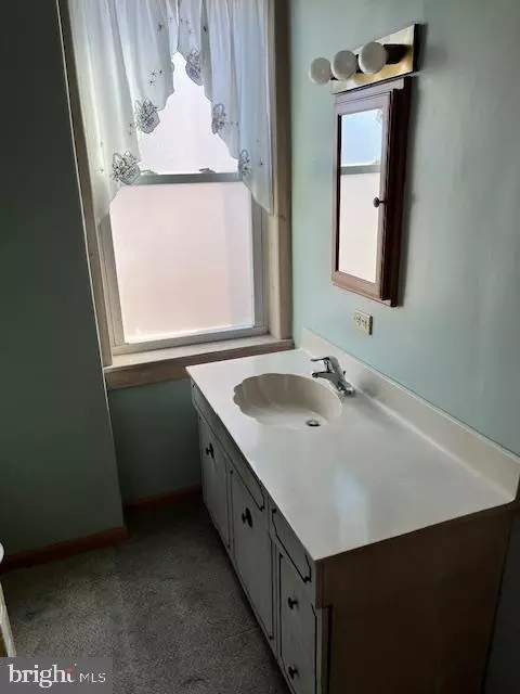 Bath - 31 Spruce St, Marcus Hook, PA 19061 photo 3 of 3