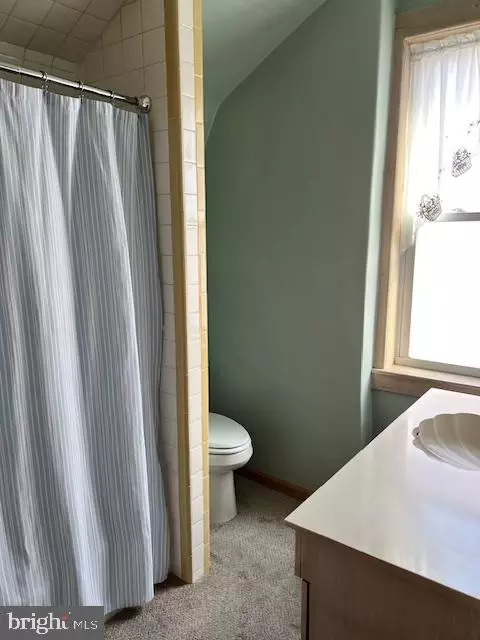 Bath - 31 Spruce St, Marcus Hook, PA 19061 photo 1 of 3