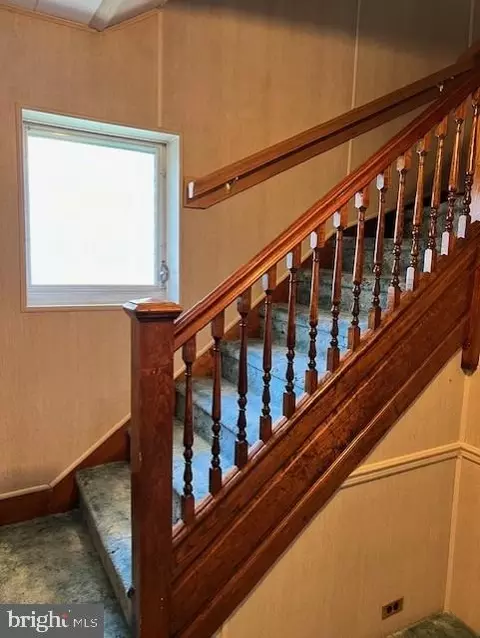 Entry Way - 31 Spruce St, Marcus Hook, PA 19061 photo 6 of 7