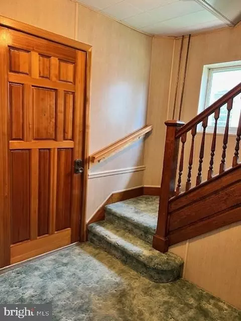Entry Way - 31 Spruce St, Marcus Hook, PA 19061 photo 1 of 7