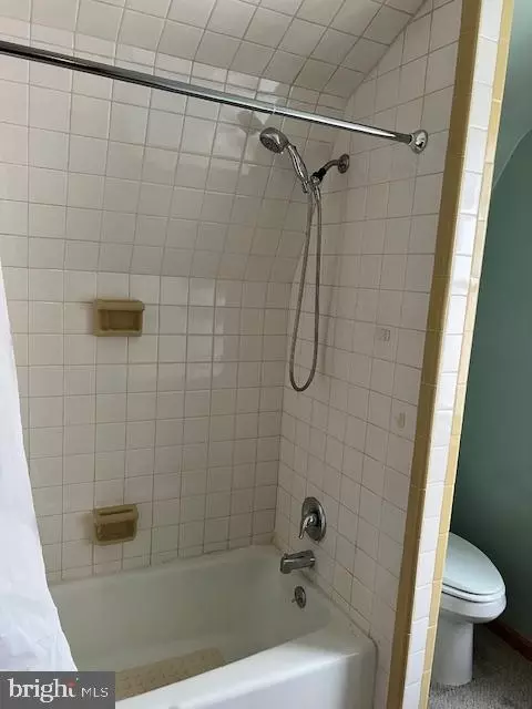 Bath - 31 Spruce St, Marcus Hook, PA 19061 photo 2 of 3