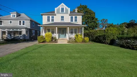305 W Wayne Ave, Wayne, PA 19087 photo 2