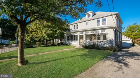307 W Wayne Ave, Wayne, PA 19087 photo 2