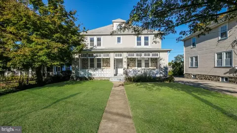 307 W Wayne Ave, Wayne, PA 19087