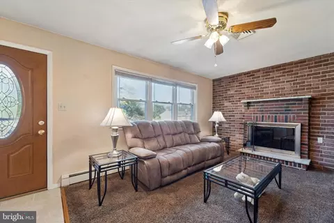 Living - 205 Beech St, Boothwyn, PA 19061 photo 3 of 3