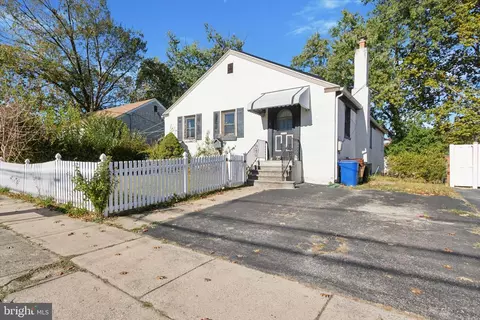 212 Amosland Rd, Holmes, PA 19043