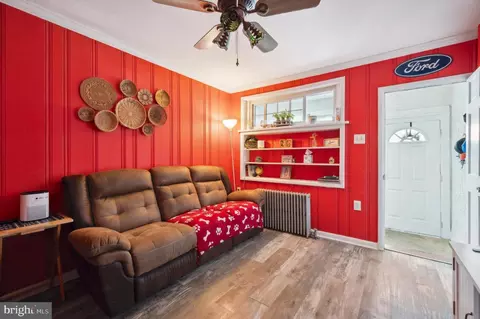 Entry Way - 29 W 3rd St, Marcus Hook, PA 19061 photo 2 of 6