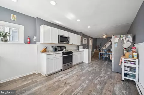 Entry Way - 29 W 3rd St, Marcus Hook, PA 19061 photo 5 of 6