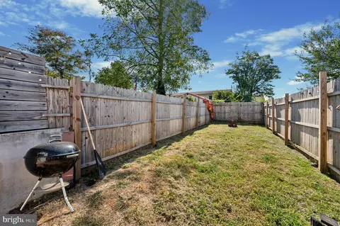 Exterior - 29 W 3rd St, Marcus Hook, PA 19061 photo 2 of 3