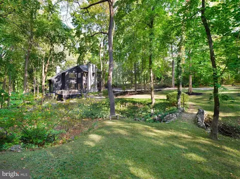 Exterior - 475 Glenmary Ln, Wayne, PA 19087 photo 16 of 17