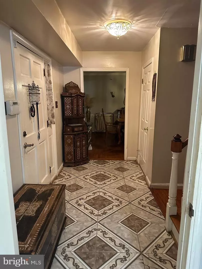 Entry Way - 454 Brookfield Rd, Drexel Hill, PA 19026 photo 1 of 3