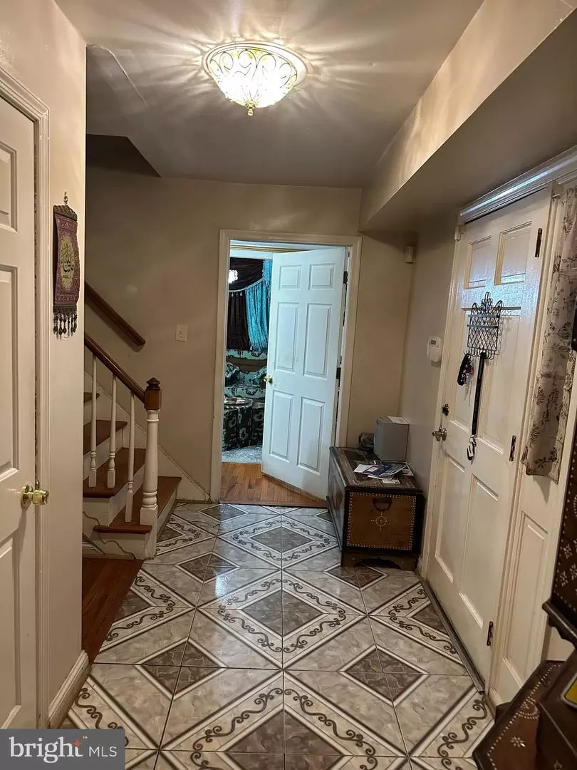 Entry Way - 454 Brookfield Rd, Drexel Hill, PA 19026 photo 2 of 3