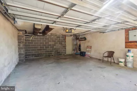 Exterior - 404 Midvale Rd, Upper Darby, PA 19082 photo 1 of 5