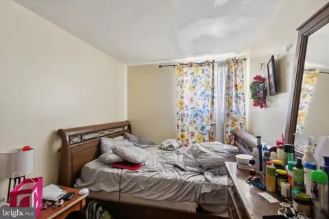 Bedroom - 404 Midvale Rd, Upper Darby, PA 19082 photo 4 of 7