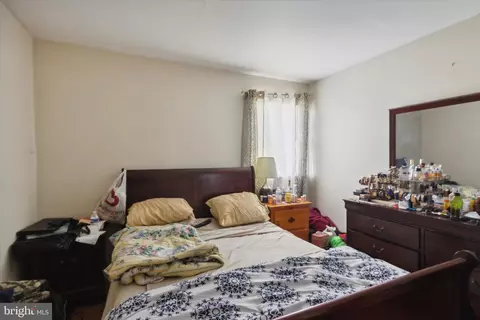 Bedroom - 404 Midvale Rd, Upper Darby, PA 19082 photo 2 of 7