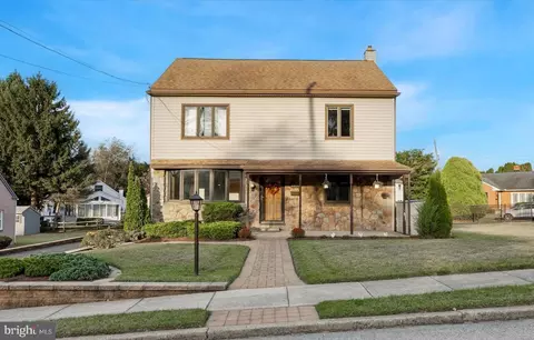 2573 Radcliffe Rd, Broomall, PA 19008