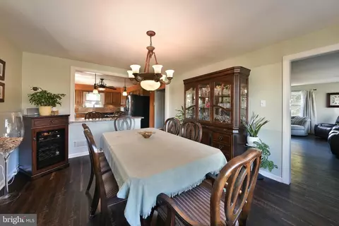 Dining - 314 Ogden Pl, Springfield, PA 19064 photo 2 of 3