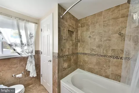 Bath - 314 Ogden Pl, Springfield, PA 19064 photo 3 of 3