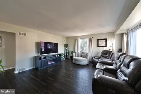 Entry Way - 314 Ogden Pl, Springfield, PA 19064 photo 1 of 2