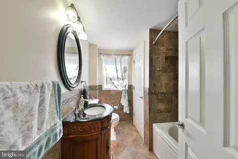 Bath - 314 Ogden Pl, Springfield, PA 19064 photo 2 of 3