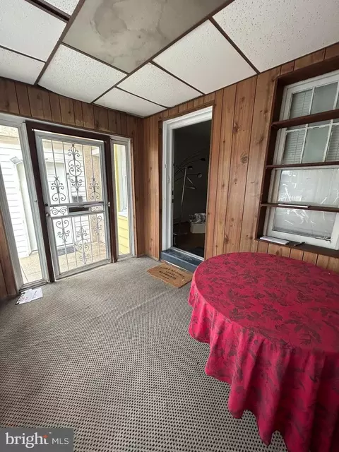 31 Lamport Rd, Darby, PA 19082