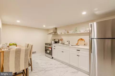 Kitchen - 1084 Flora Ln, Boothwyn, PA 19061 photo 4 of 5