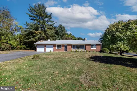 1084 Flora Ln, Boothwyn, PA 19061