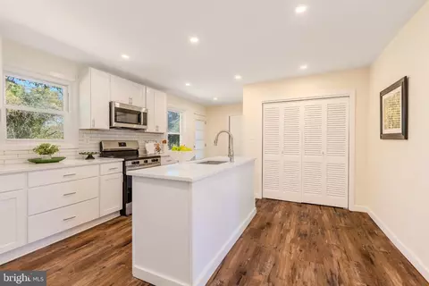 Kitchen - 1084 Flora Ln, Boothwyn, PA 19061 photo 3 of 5