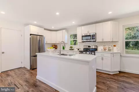 Kitchen - 1084 Flora Ln, Boothwyn, PA 19061 photo 2 of 5