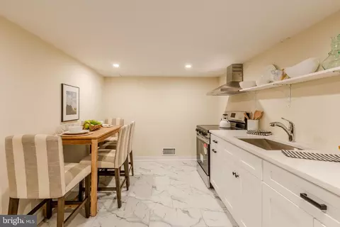 Kitchen - 1084 Flora Ln, Boothwyn, PA 19061 photo 5 of 5