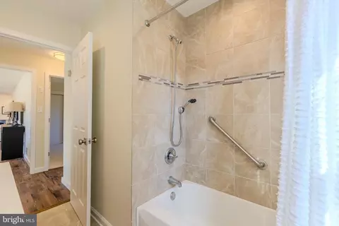 Bath - 1084 Flora Ln, Boothwyn, PA 19061 photo 2 of 3