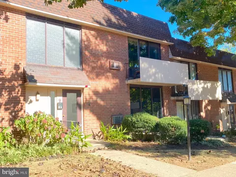 100 E Glenolden Ave #P-8, Glenolden, PA 19036