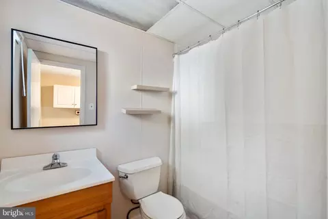 Bath - 38 Barbara Dr, Springfield, PA 19064 photo 1 of 2
