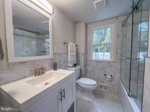 Bath - 429 Conestoga Rd, Wayne, PA 19087 photo 1 of 4