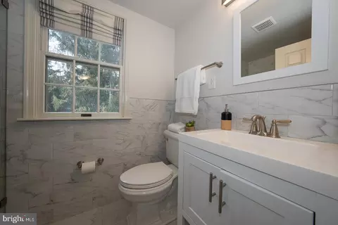 Bath - 429 Conestoga Rd, Wayne, PA 19087 photo 3 of 4