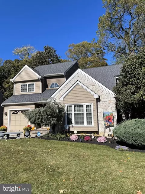 237 Beatrice Ln, Aston, PA 19014