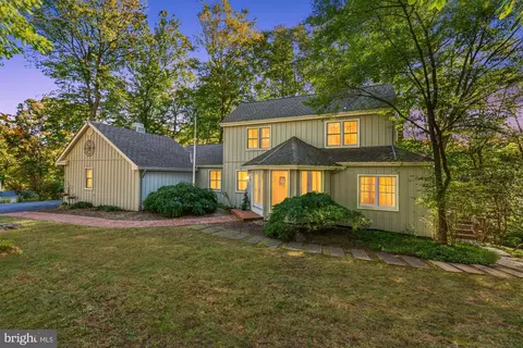 4 Hickory Ln, Chadds Ford, PA 19317