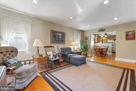 518 Broadview Rd, Upper Darby, PA 19082 photo 4