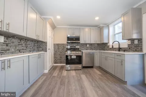 209 N 10th St, Darby, PA 19023