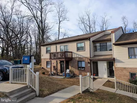 280 Bridgewater Rd #J-16, Brookhaven, PA 19015