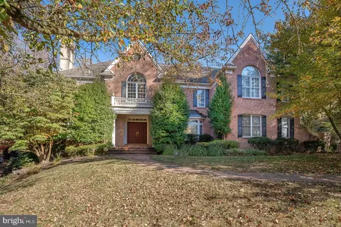 107 Leighton Dr, Bryn Mawr, PA 19010