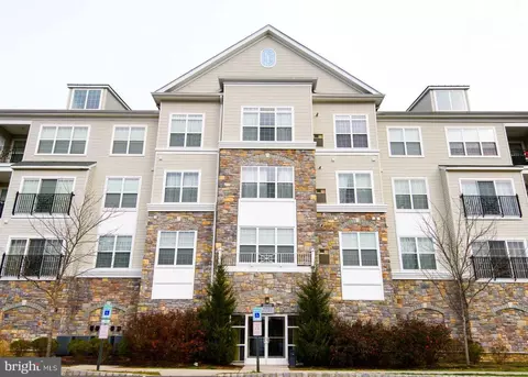 2304 Lydia Hollow Dr #B5, Glen Mills, PA 19342