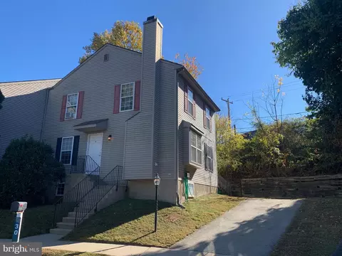 30 Duttonview Rd, Aston, PA 19014