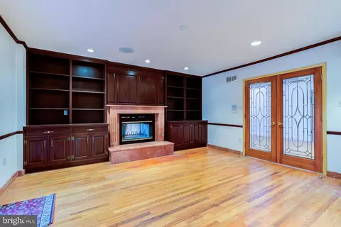 Living - 820 Crestview Dr, Springfield, PA 19064 photo 2 of 7