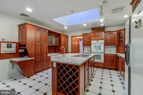 Kitchen - 820 Crestview Dr, Springfield, PA 19064 photo 2 of 2